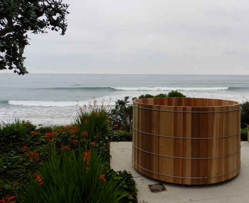 Malibu, CA - 7' diameter, 4' tall